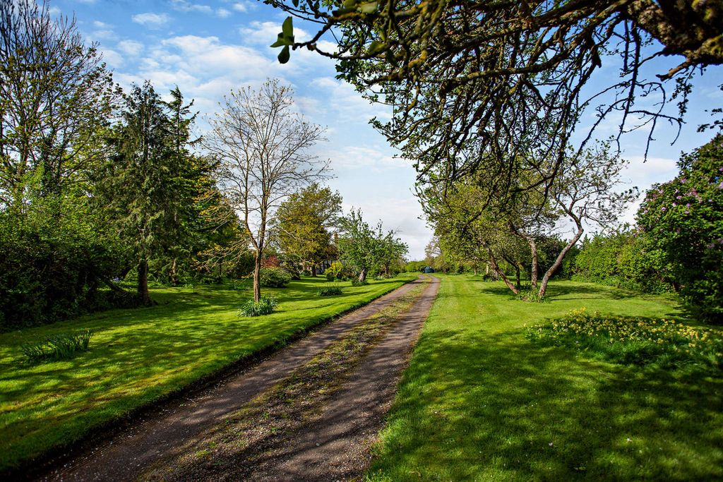 Property photo 3 of 36