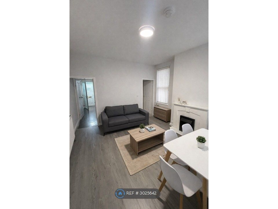 Property photo 2 of 5 Shared Lounge