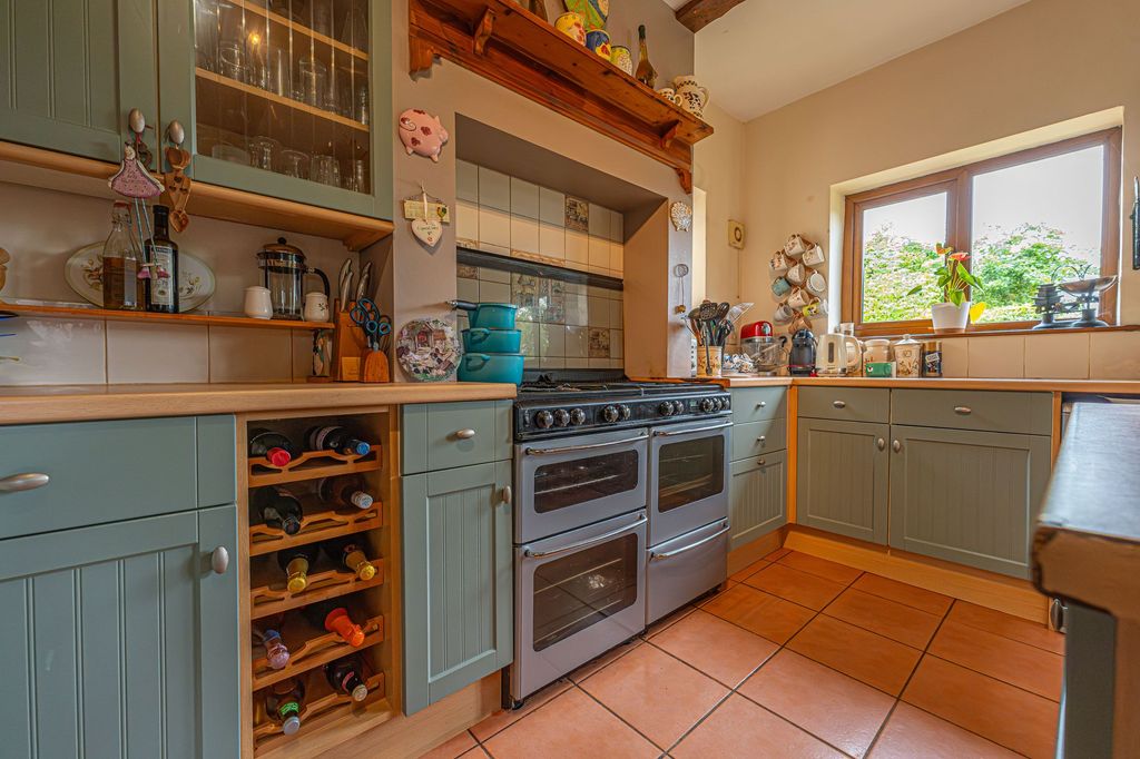 Property photo 2 of 82