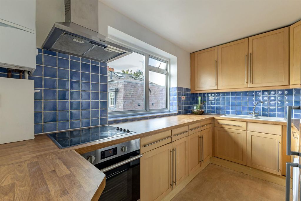 Property photo 1 of 18 113693_Flat-9-126-Castelnau-7_Low.Jpg