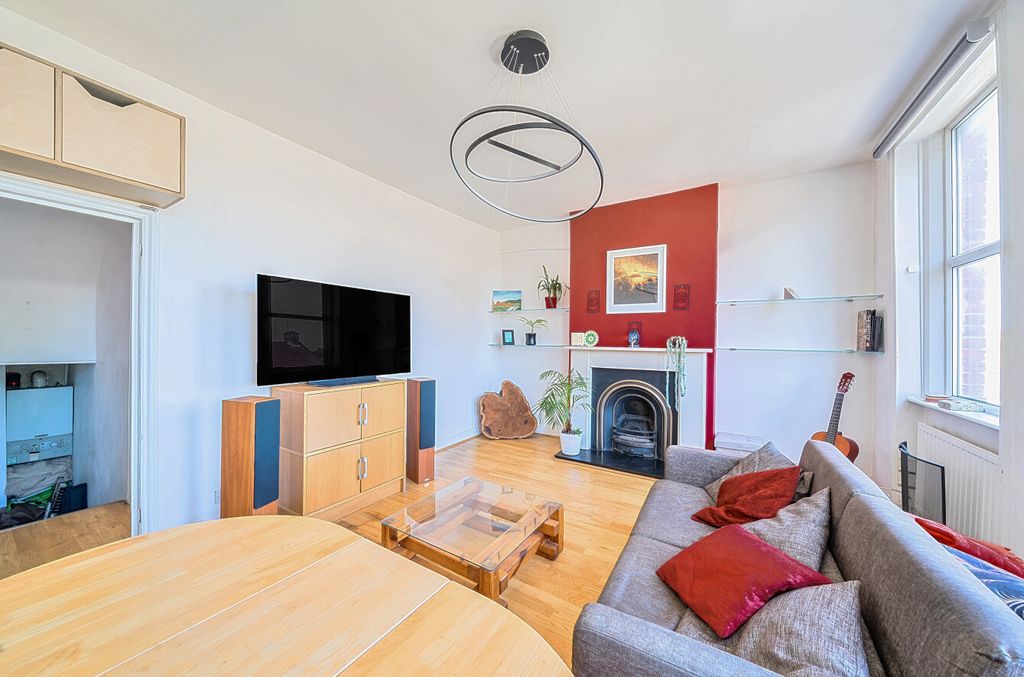 Property photo 2 of 11 1295558-12-682c73...