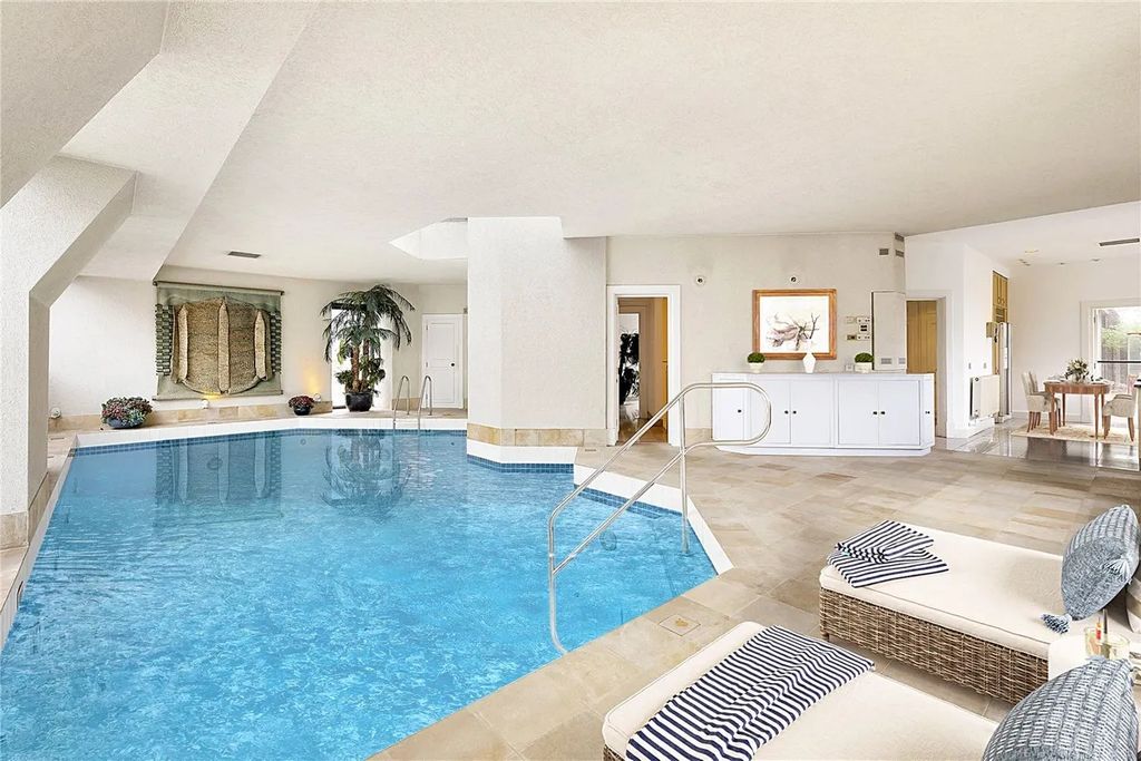 Property photo 1 of 8 Photo 3