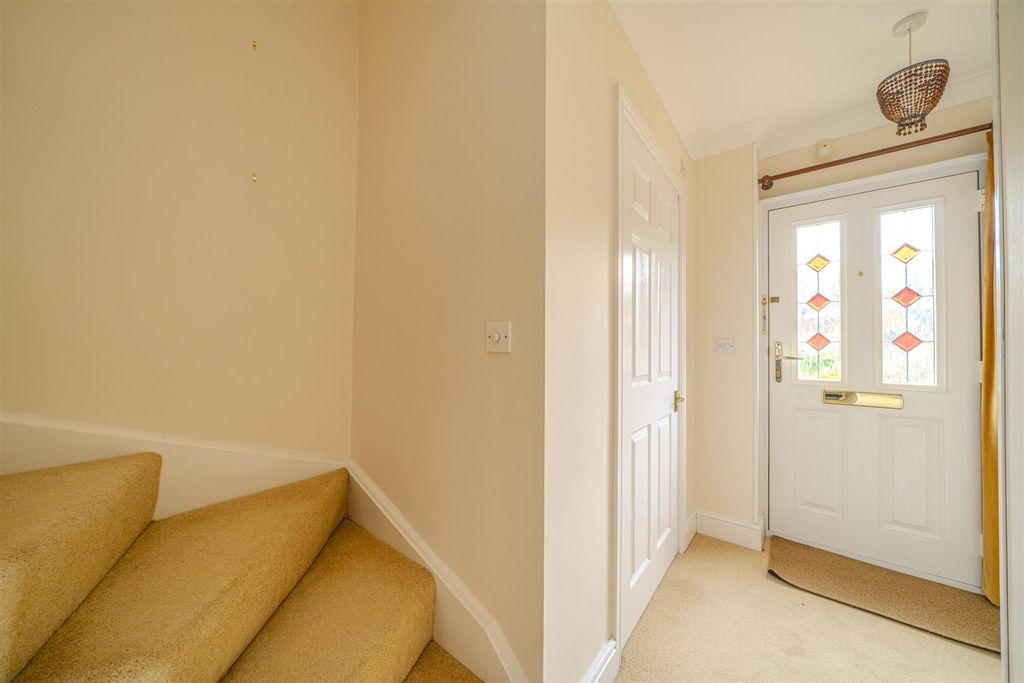 Property photo 2 of 24 Entrance Hall
