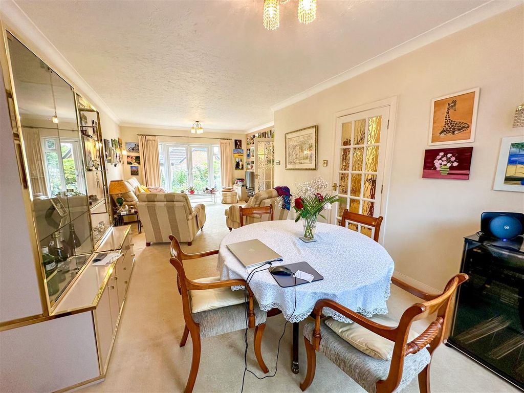 Property photo 3 of 26 2 Rawlins Close, N3 (2).Jpg
