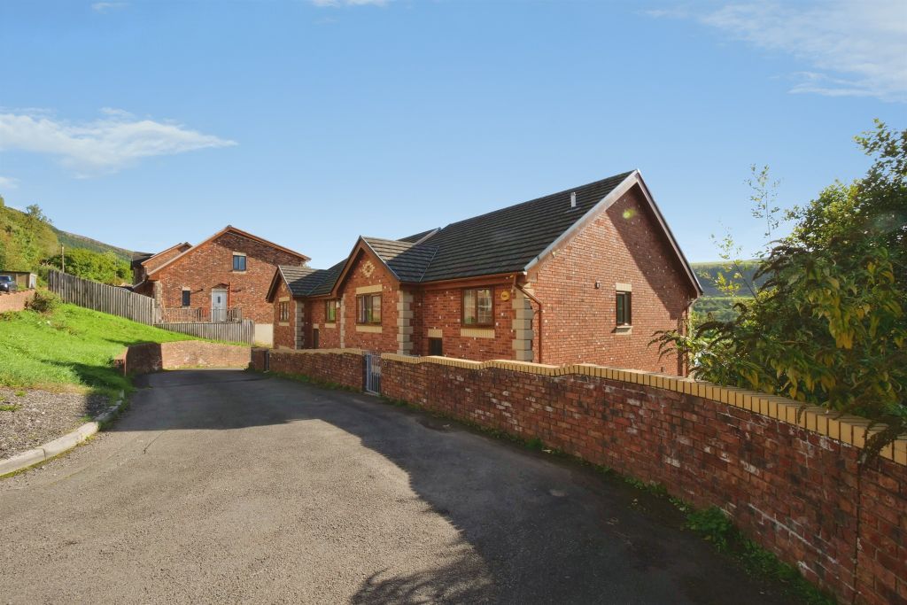 Property photo 2 of 27