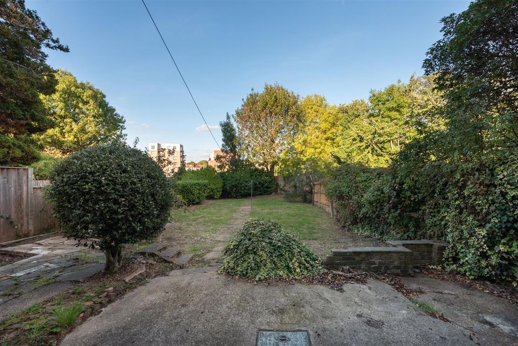 Property photo 2 of 17 Hood Ave 17.Jpg