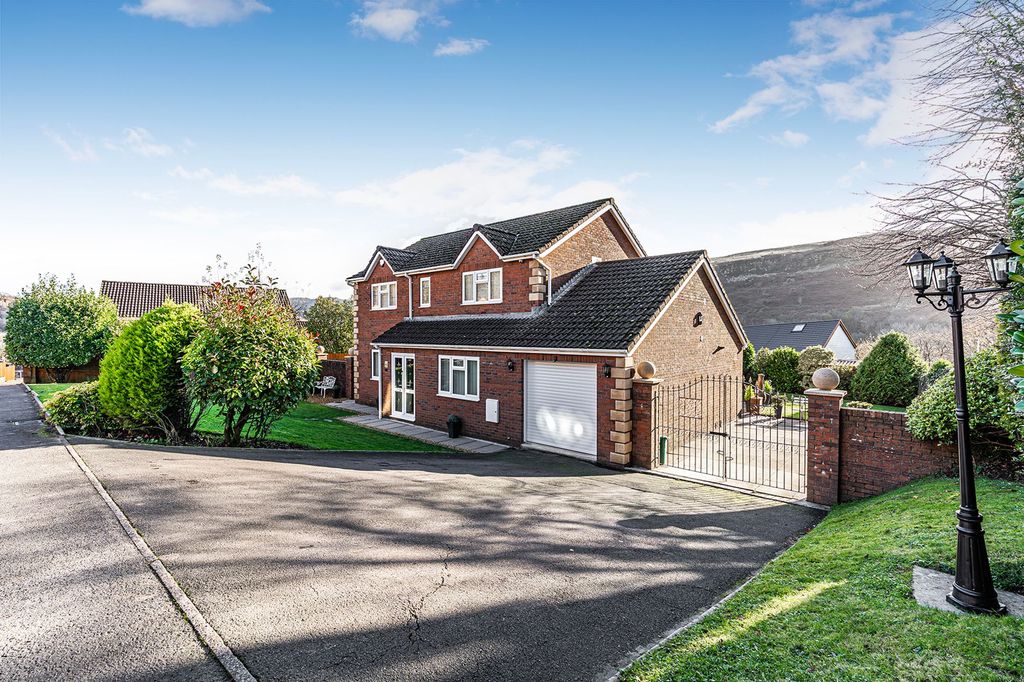 Property photo 1 of 40