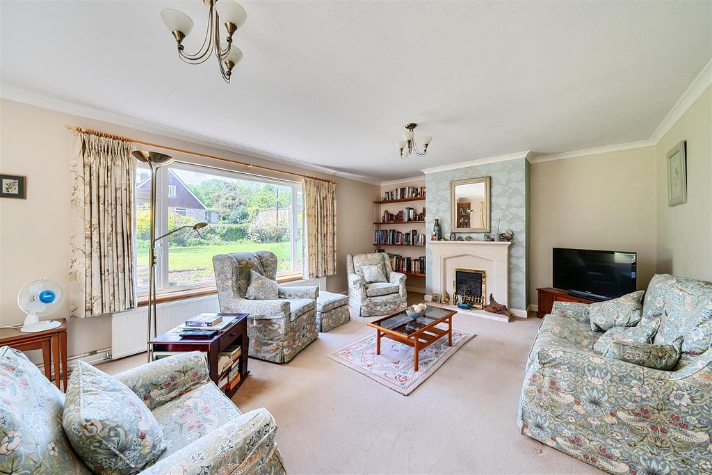 Property photo 2 of 16 Sitting Room