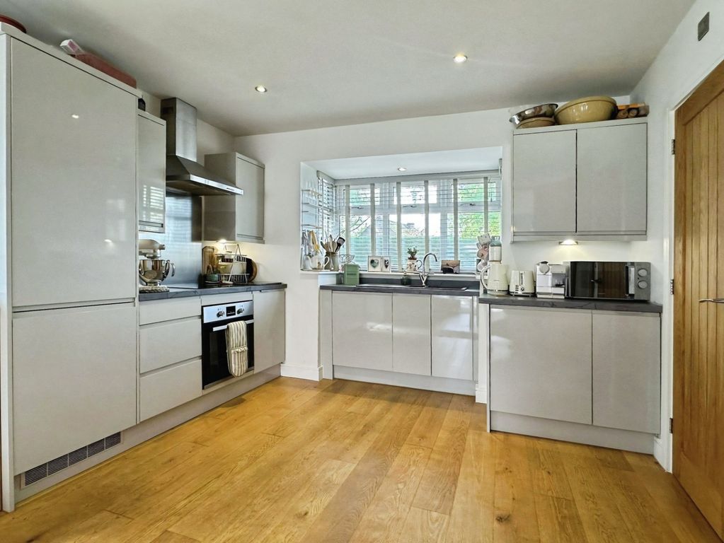 Property photo 3 of 21 Kitchen