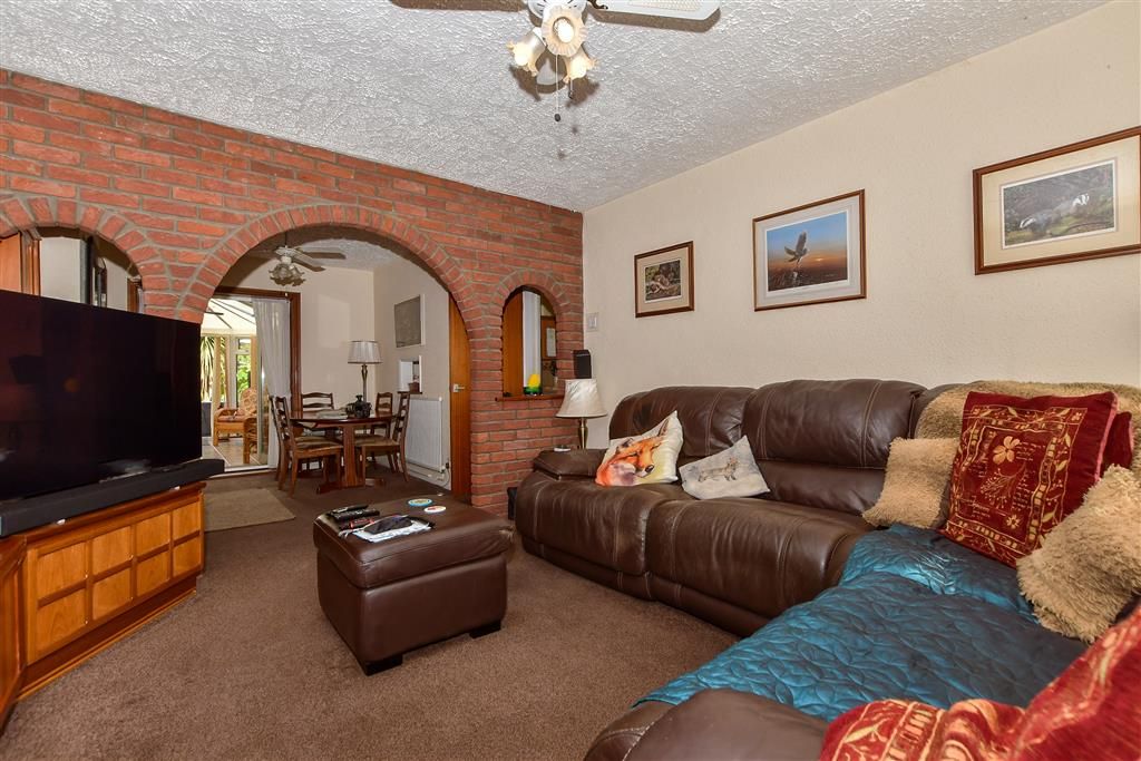 Property photo 3 of 13 Lounge