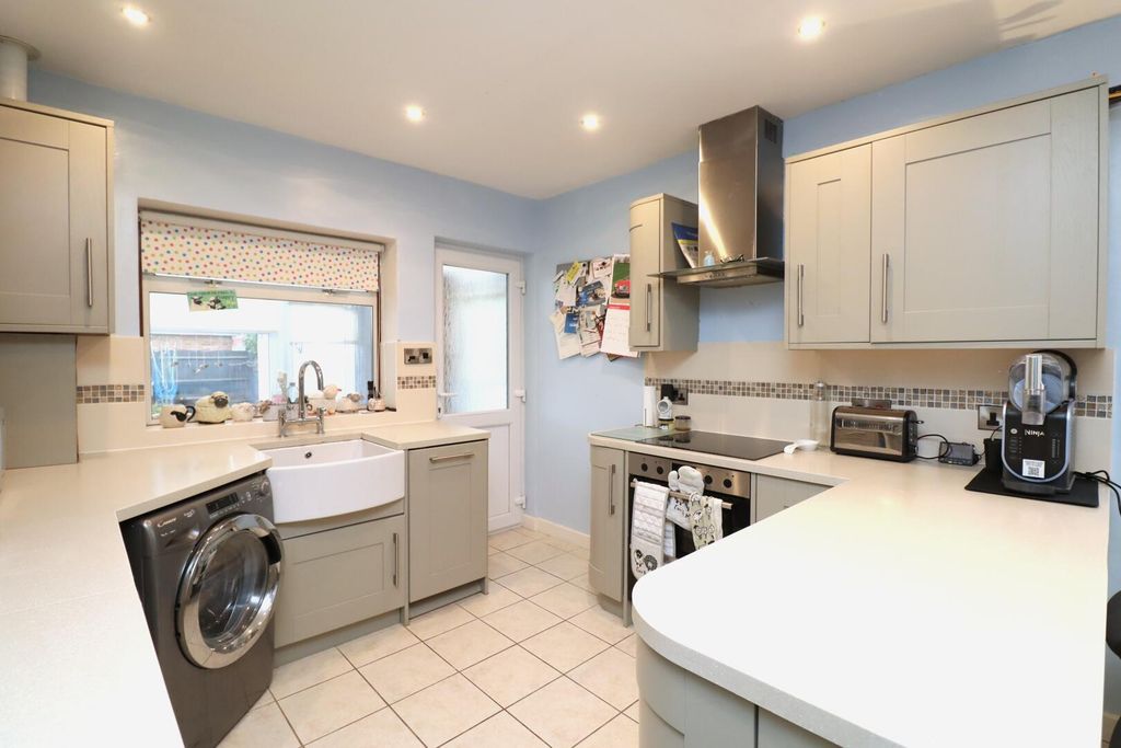 Property photo 2 of 20 Kitchen
