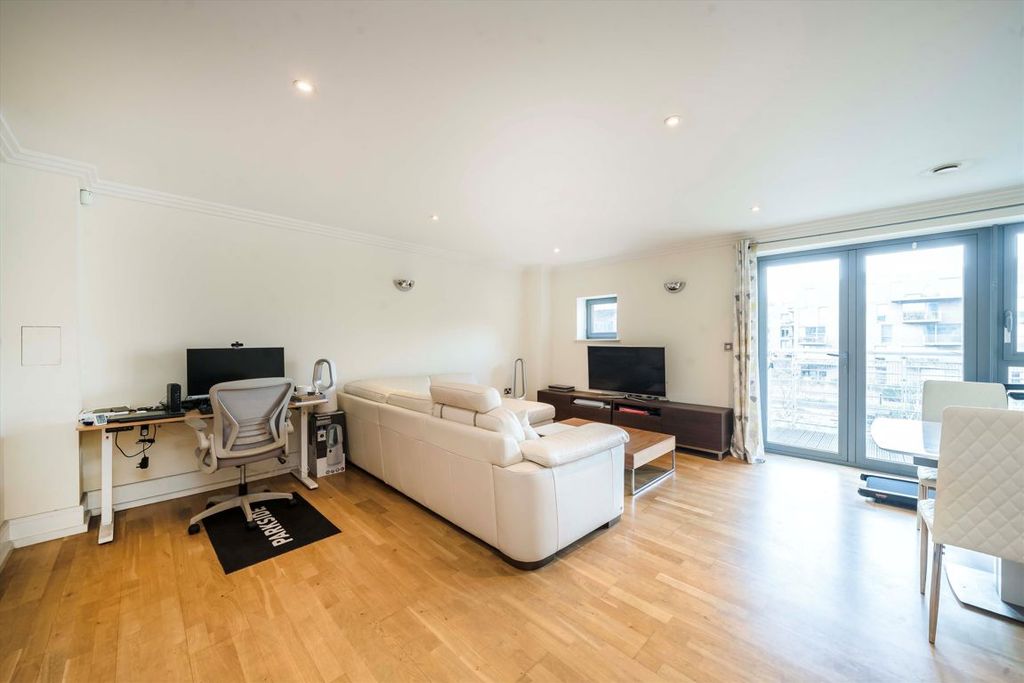 Property photo 2 of 8