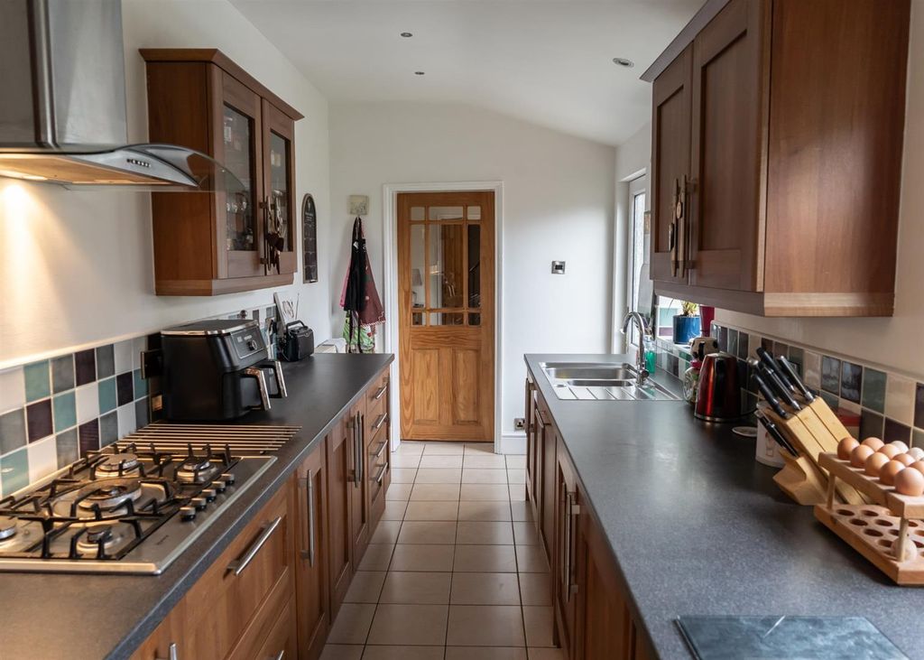 Property photo 3 of 18 Kitchen A.Jpg