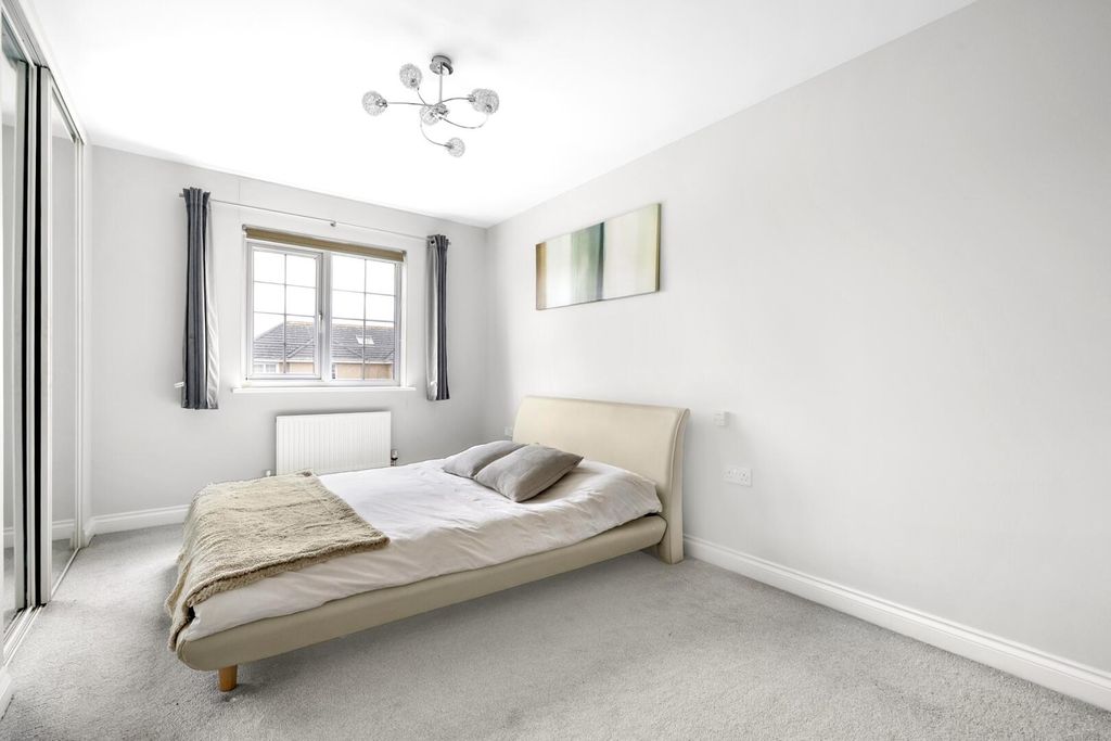 Property photo 2 of 26 Bedroom