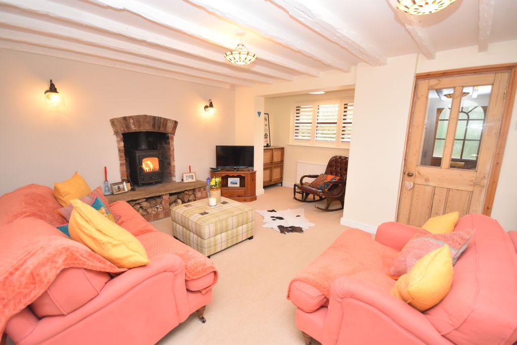 Property photo 3 of 14 Lounge