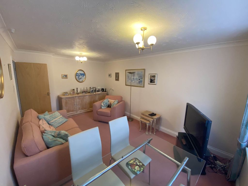 Property photo 2 of 10