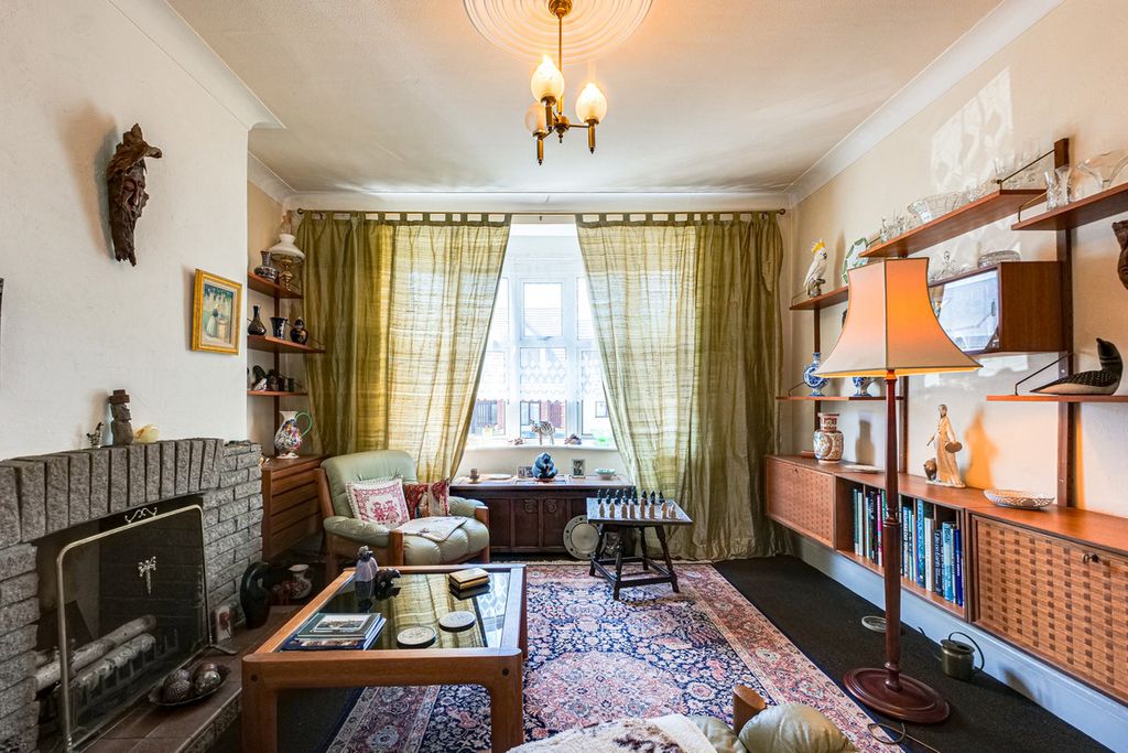 Property photo 2 of 20