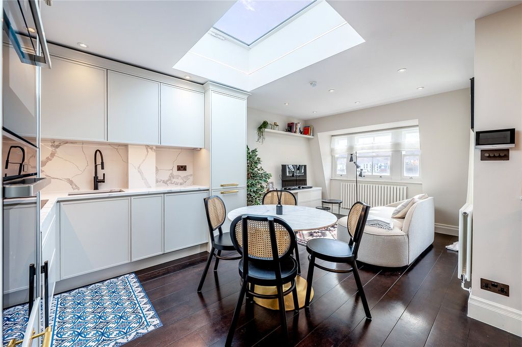 Property photo 3 of 7 Kitchen/Reception