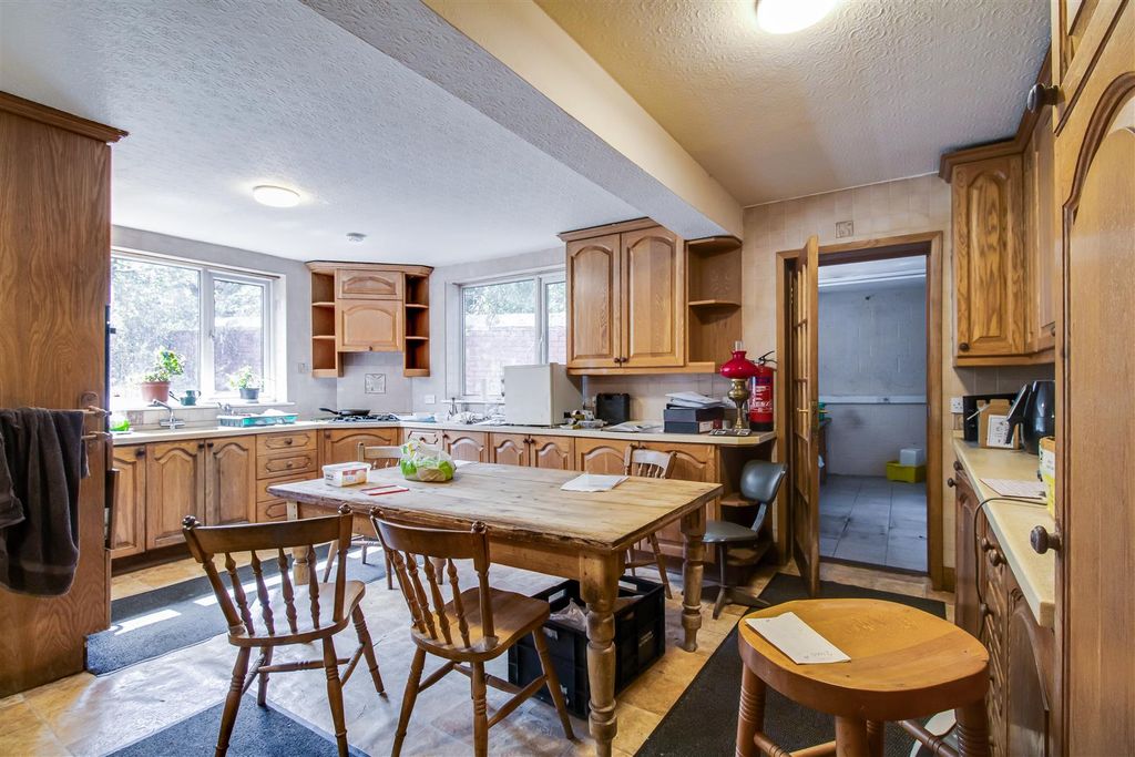 Property photo 3 of 16 Kitchen/Diner