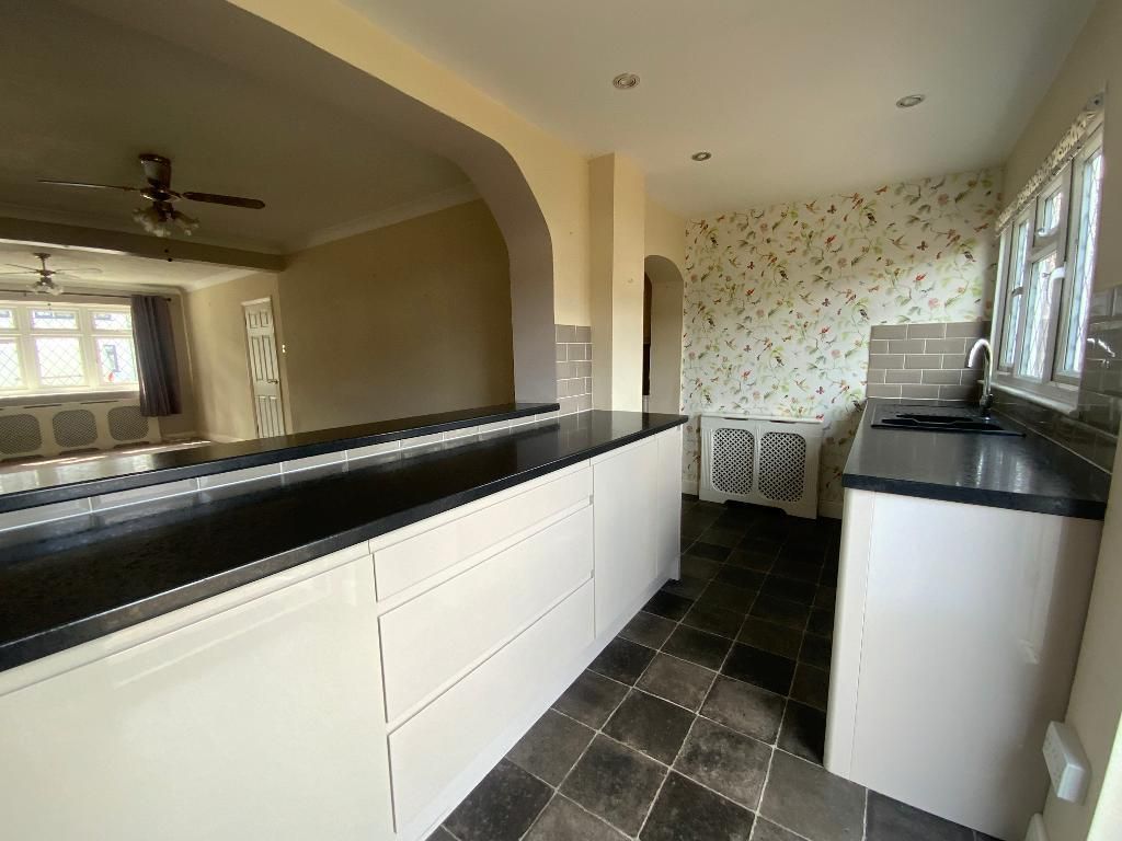 Property photo 2 of 15 Kitchen 16' x 15'1>5'11