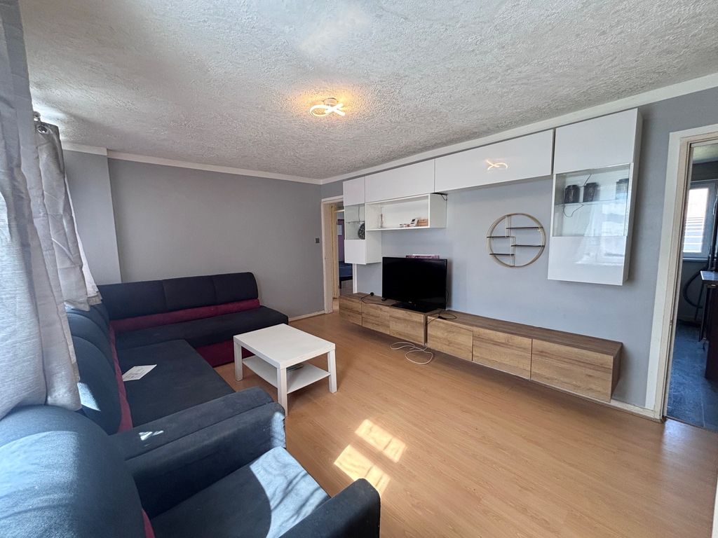 Property photo 2 of 7 Living Room