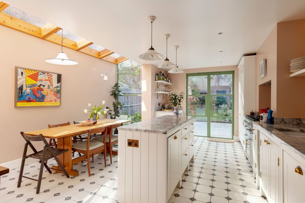 Property photo 1 of 24