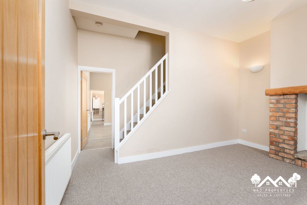 Property photo 2 of 23
