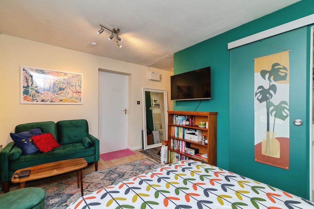 Property photo 2 of 8 Pbox-Img.Jpg