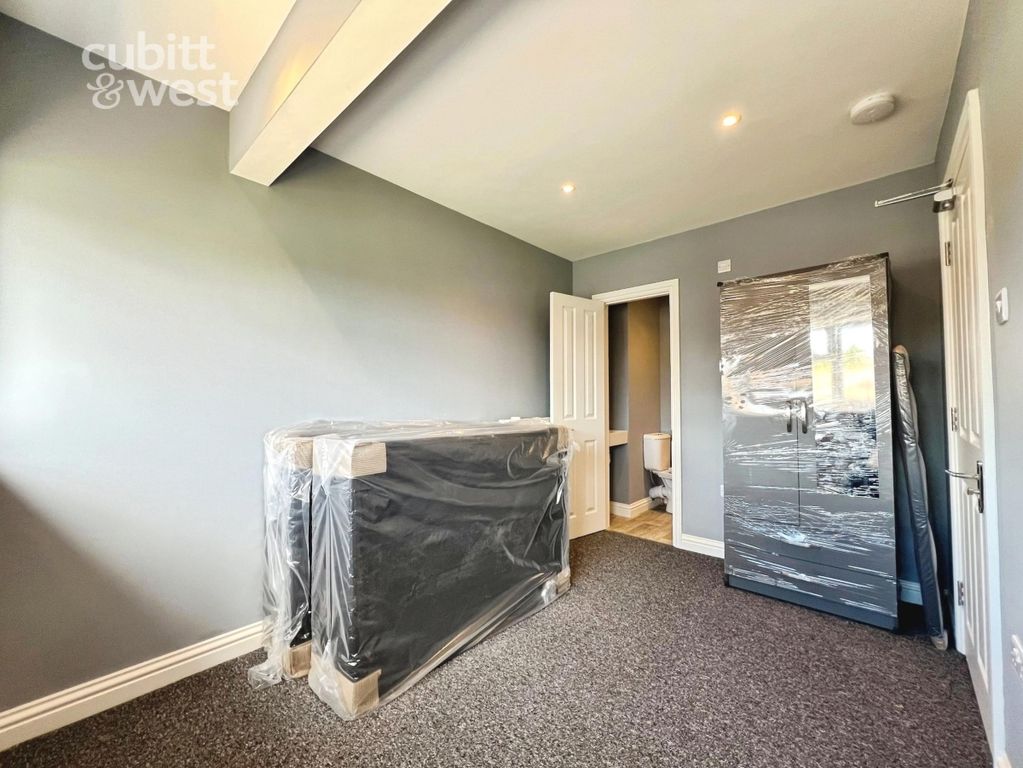 Property photo 2 of 10 Room 2