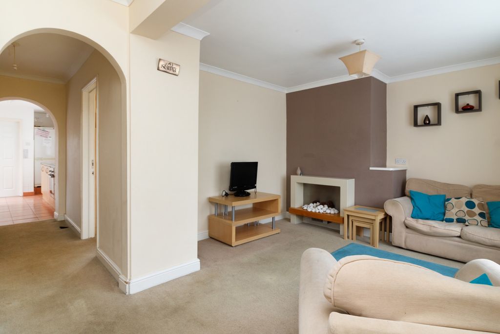 Property photo 2 of 9 1062774