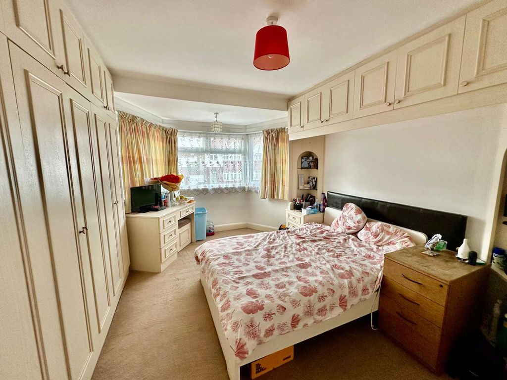Property photo 3 of 16 Bedroom