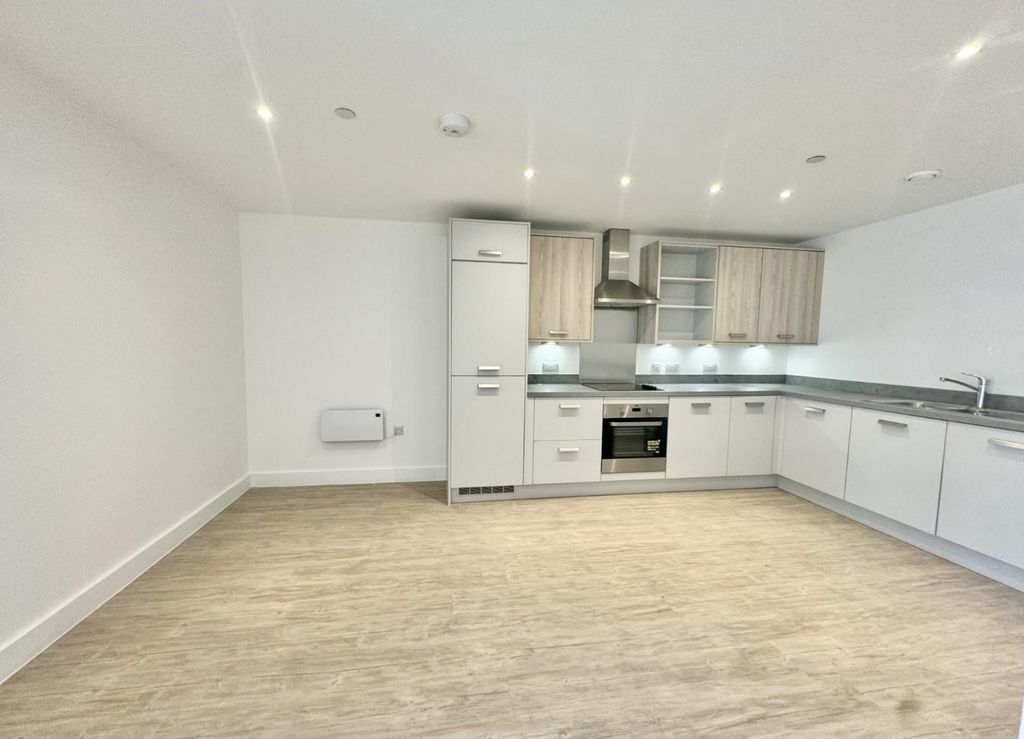 Property photo 1 of 8 Kitchen