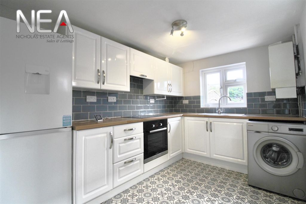 Property photo 2 of 10 Kitchen