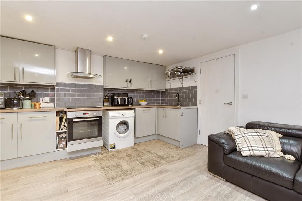 Property photo 1 of 8 Lounge / Kitchen / Diner