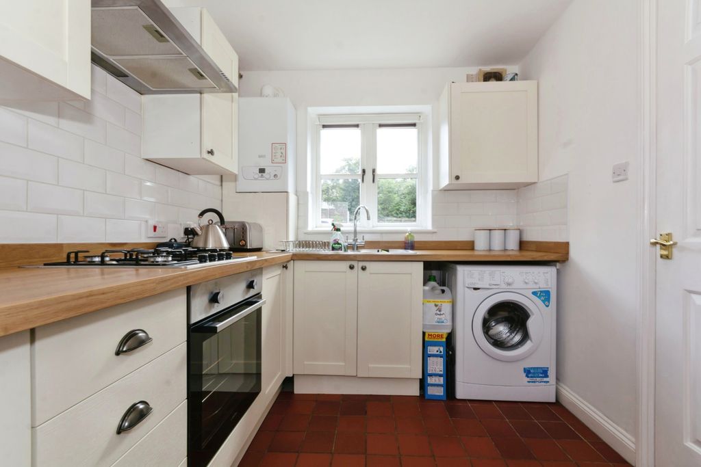 Property photo 2 of 16 Kitchen