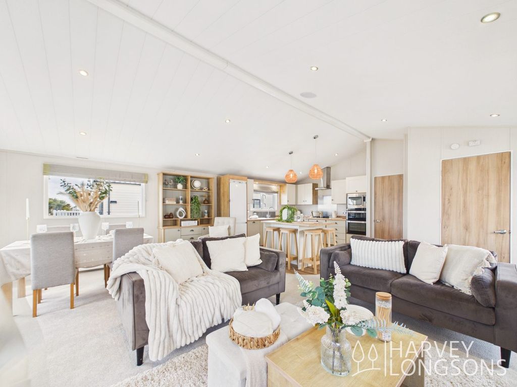 Property photo 3 of 23 Spacious Open Plan Living Area In The Willerby Everleigh Holiday Lodge At Pakefield Holiday Park, Suffolk