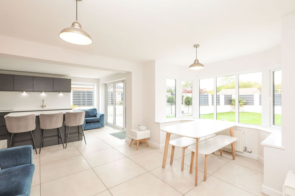 Property photo 3 of 33