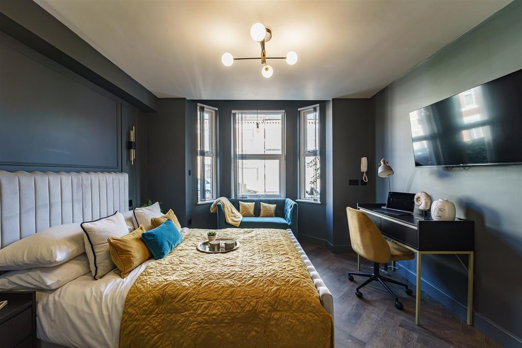 Property photo 2 of 22 012-A7R03425-Hdr.Jpg