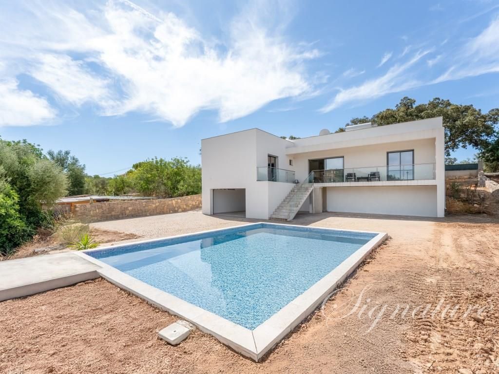 Property photo 1 of 40 Modern Elegance: Newly Built Single-Storey Modern Villa With 4 Bedrooms In São Brás De Alportel.