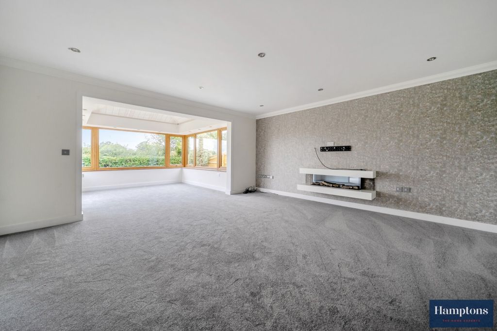 Property photo 2 of 13 Lovel Road