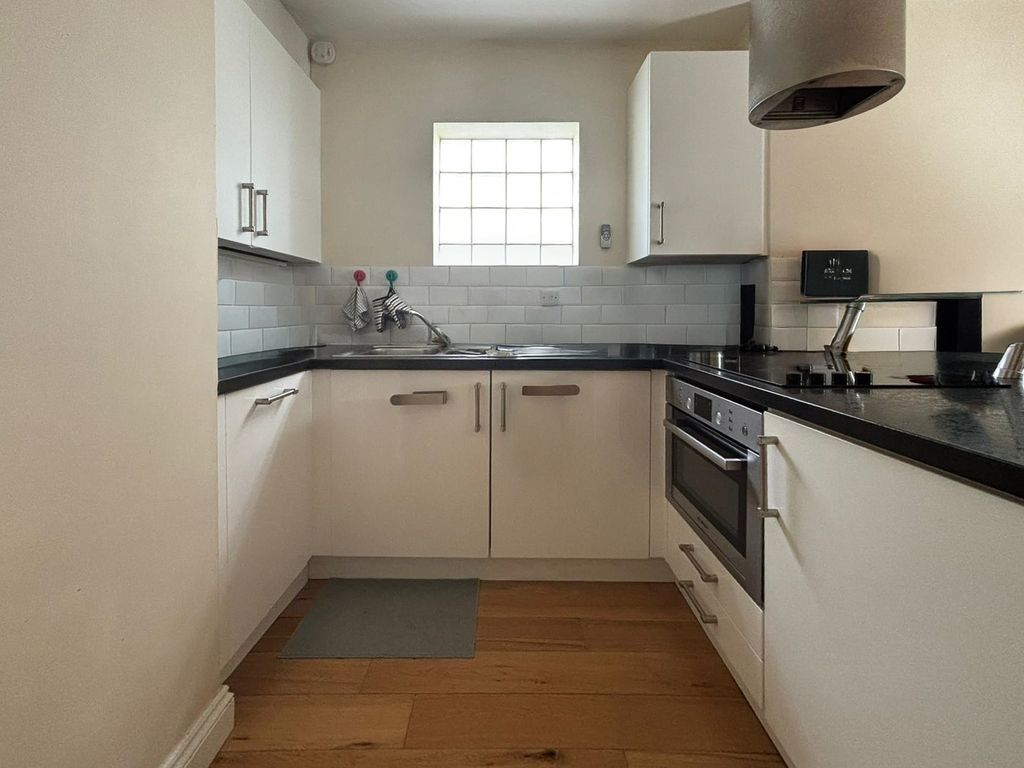 Property photo 2 of 8 Kitchen