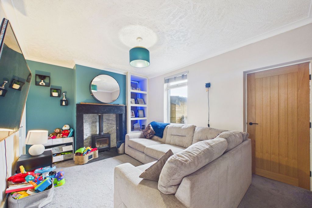 Property photo 3 of 12