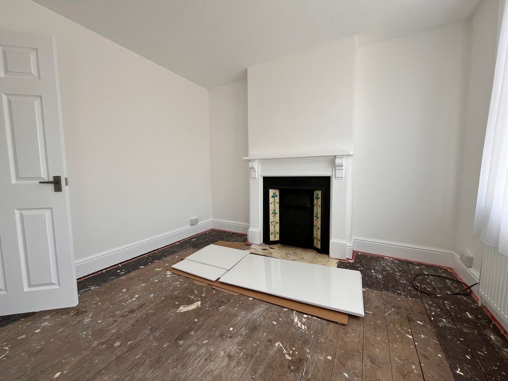 Property photo 3 of 9 Living Room