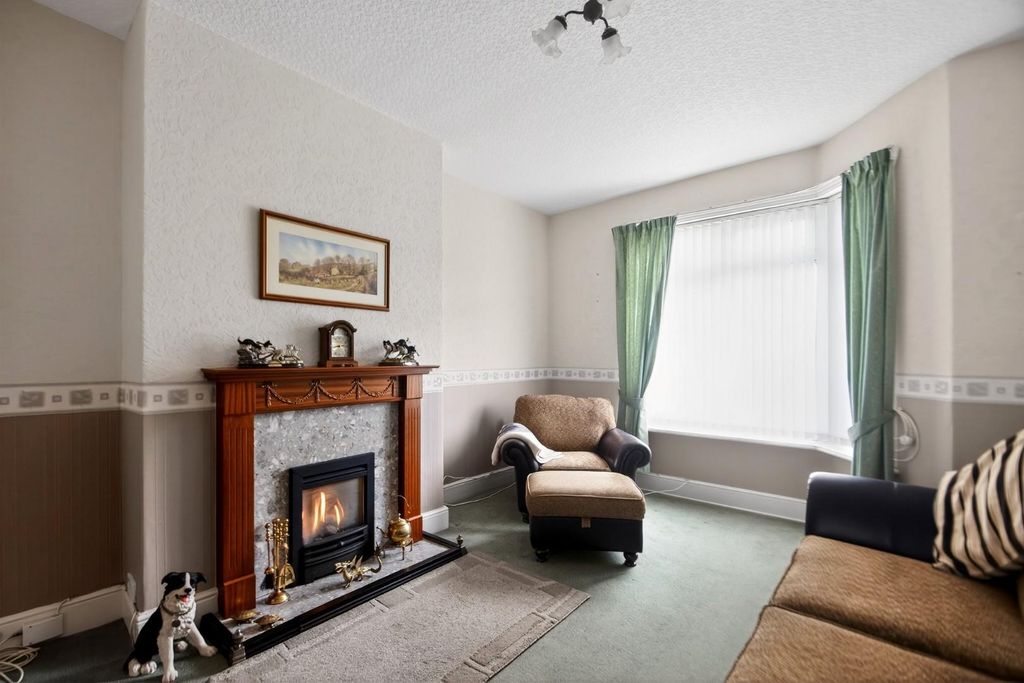 Property photo 2 of 20 90Theavenue-2.Jpg