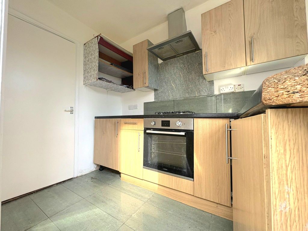 Property photo 3 of 14 8