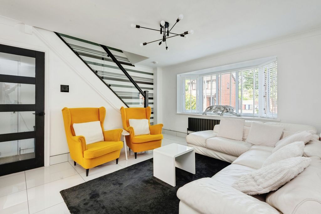 Property photo 3 of 19 Pbox-Img.Jpg