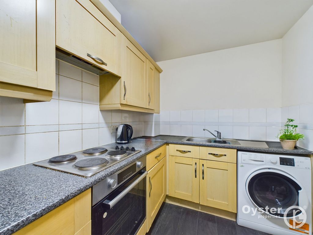 Property photo 3 of 17 Kitchen
