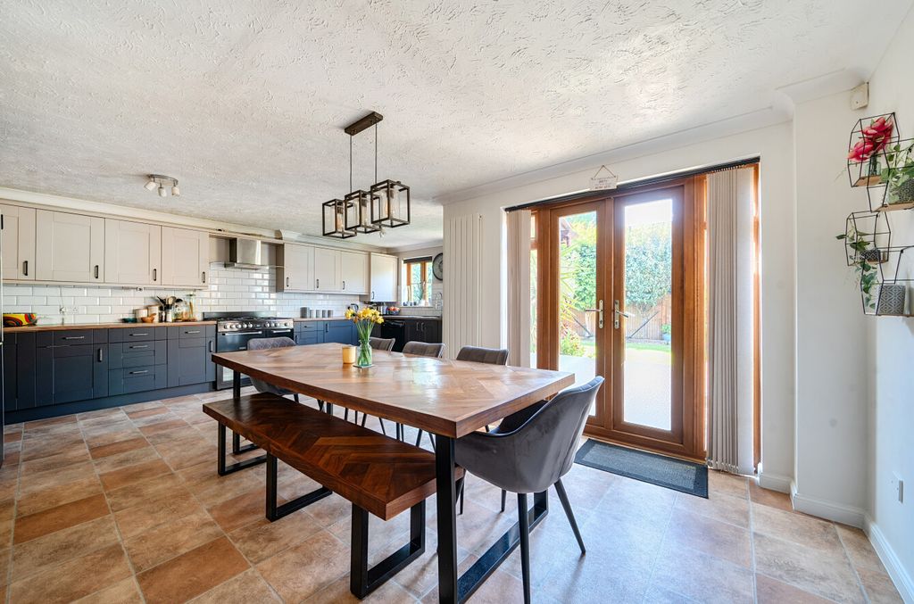 Property photo 2 of 25 1448973-20-69E9Ed...