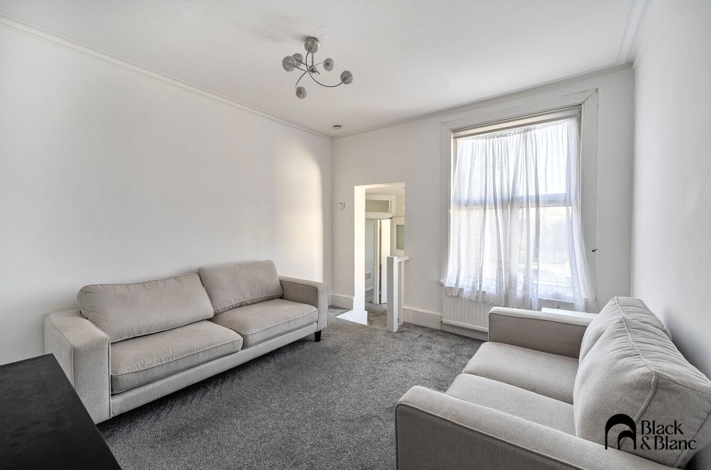 Property photo 2 of 9 Living Room