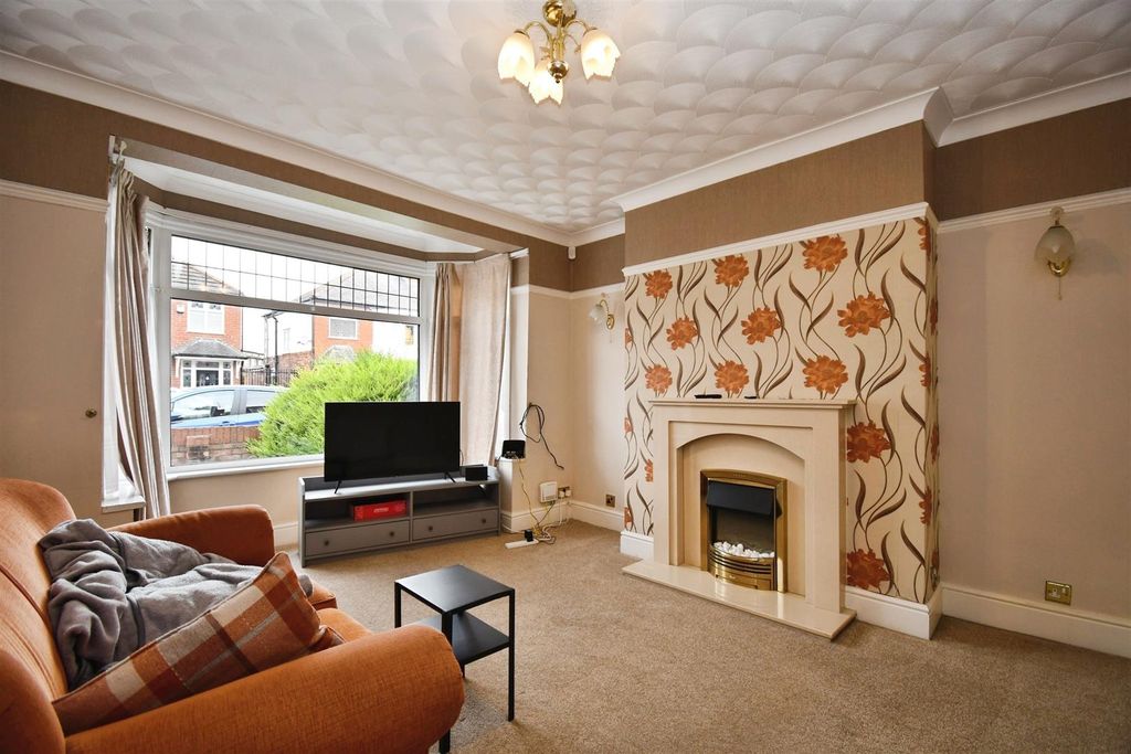 Property photo 2 of 13 Lounge